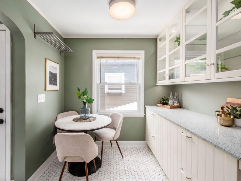 620 E Royal Forest Boulevard, Columbus, OH 43214 Photo 12