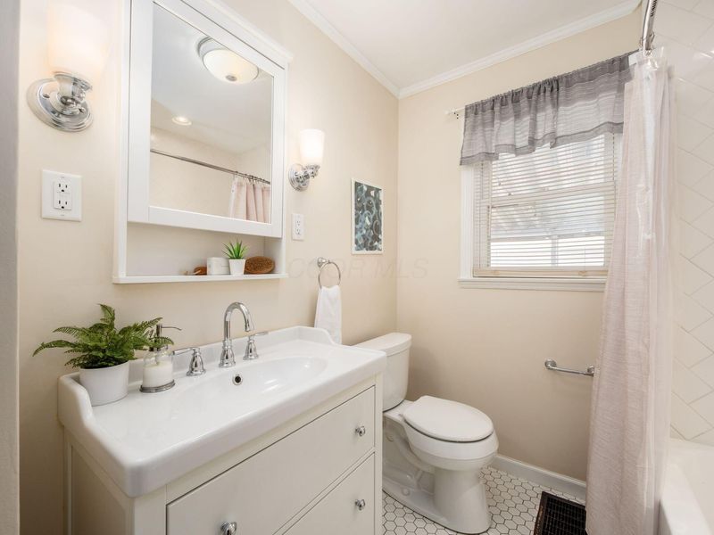 620 E Royal Forest Boulevard, Columbus, OH 43214 Photo 15