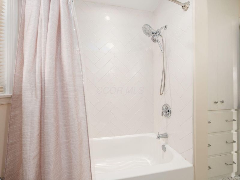 620 E Royal Forest Boulevard, Columbus, OH 43214 Photo 16