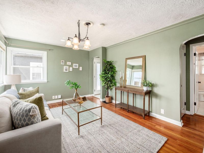 620 E Royal Forest Boulevard, Columbus, OH 43214 Photo 4