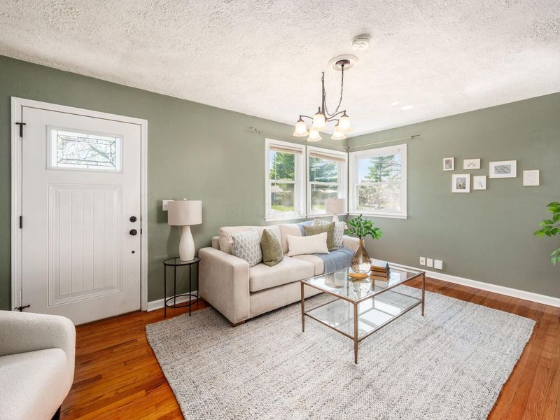 620 E Royal Forest Boulevard, Columbus, OH 43214 Photo 5