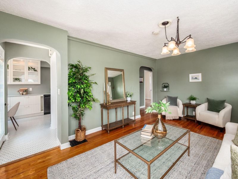 620 E Royal Forest Boulevard, Columbus, OH 43214 Photo 8