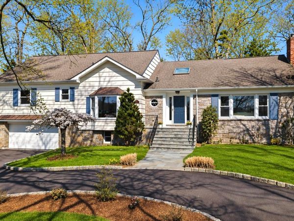 11 Iroquois Trail, Harrison, NY 10528