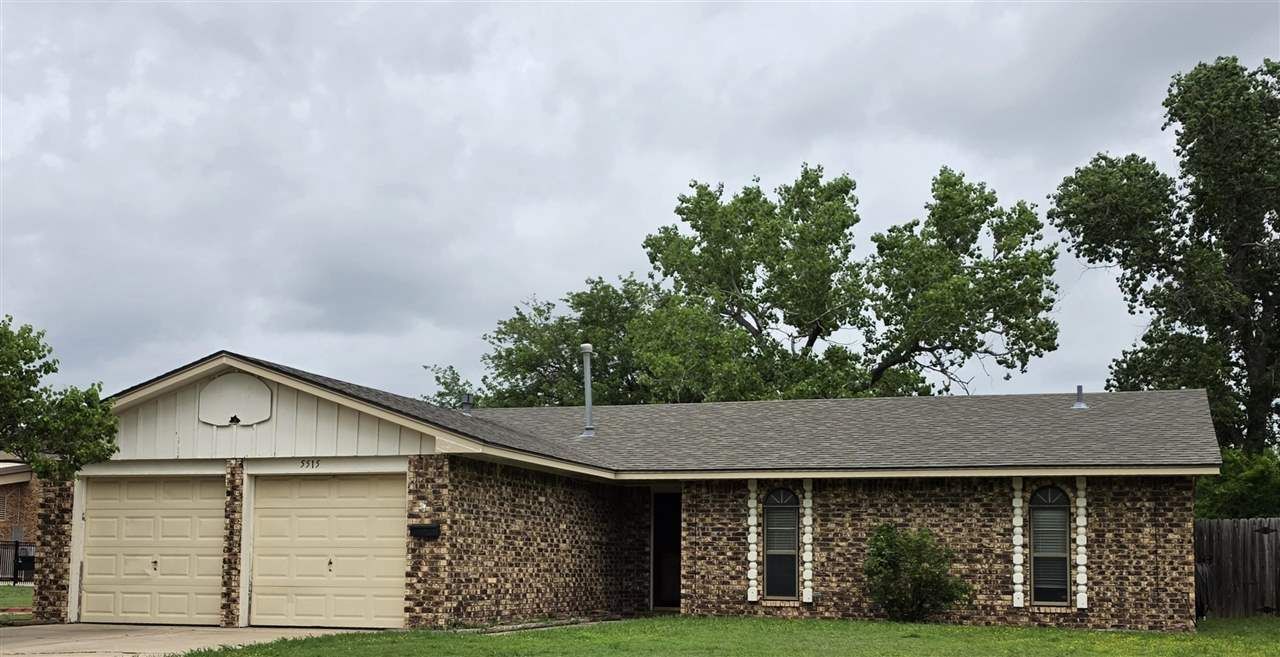 5515 NW Alan A Dale Ln, Lawton, OK 73505 Main Photo
