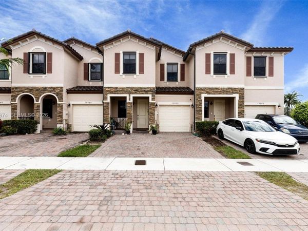 15070 SW 119th Ln , Miami, FL 33196