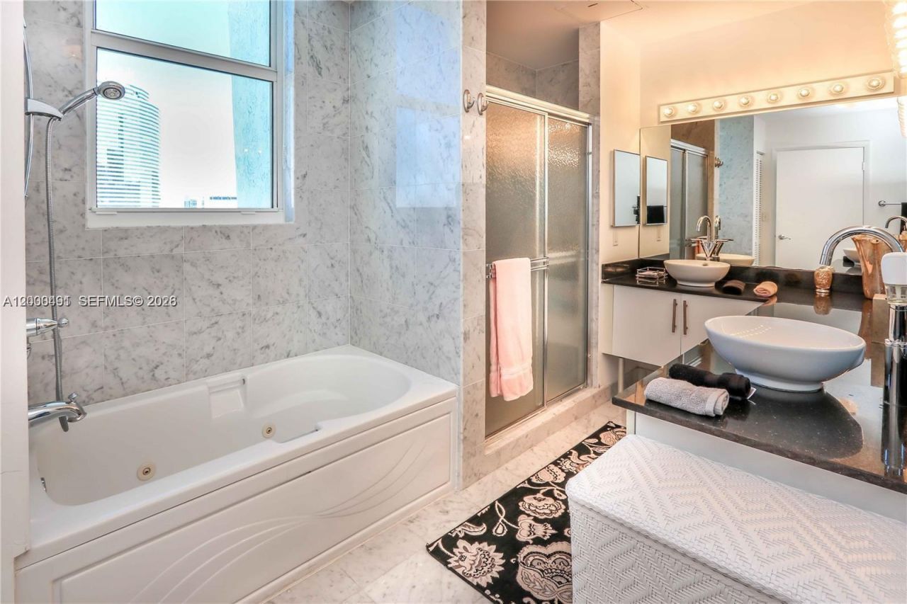 31 SE 5th St, Unit 4212, Miami, FL 33131 Photo