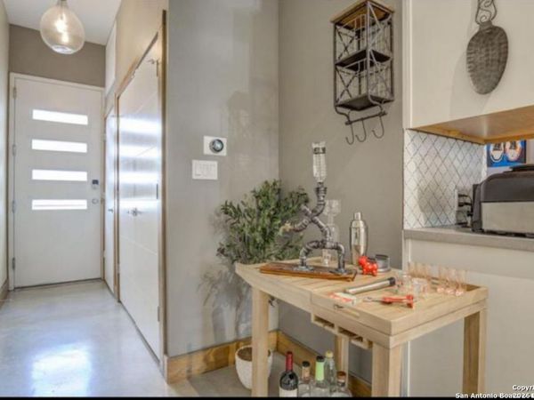 1542 N Alamo, UNIT 203, San Antonio, TX 78215