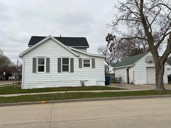 202 W IRVING AVENUE, Oshkosh, WI 54901