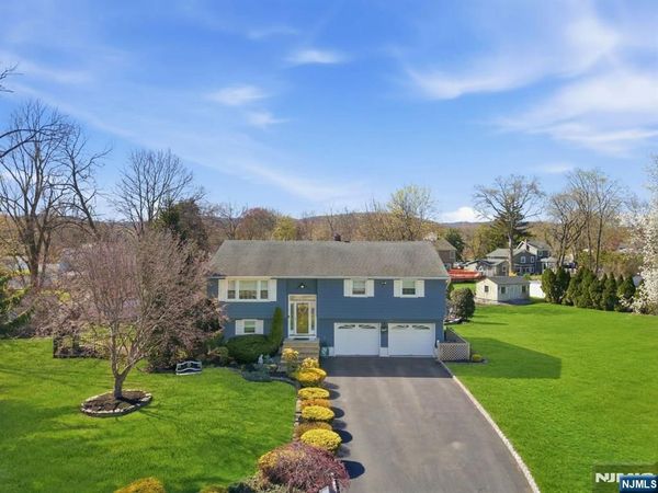 1 Chalen Court, Pequannock Township, NJ 07444