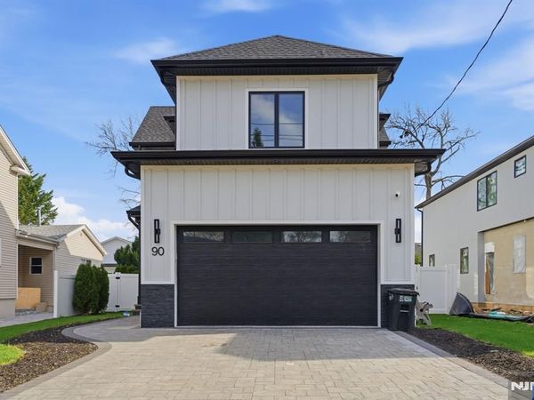 90 Columbus Drive, TENAFLY, NJ 07670