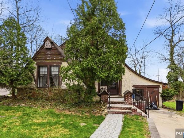 192 Kings Court, TEANECK, NJ 07666