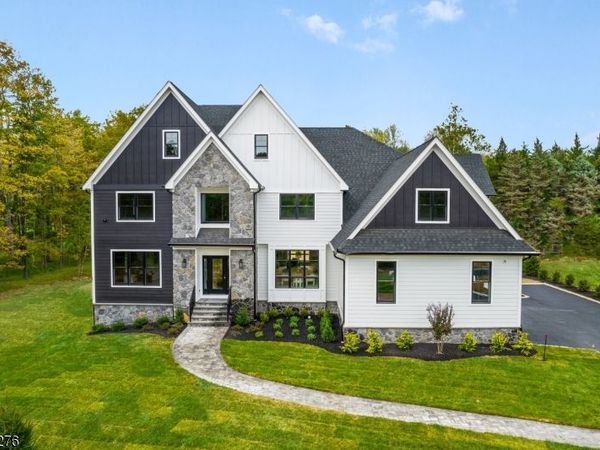 3 Brookside Dr, Warren, NJ 07059