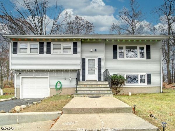 221 Chincopee Ave, Hopatcong, NJ 07843