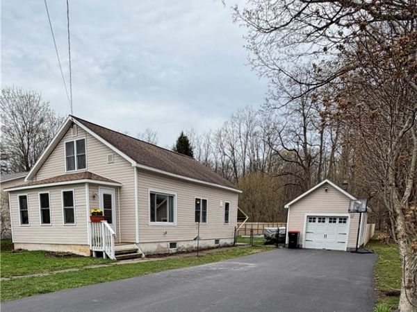419 Race Street , Chittenango, NY 13037