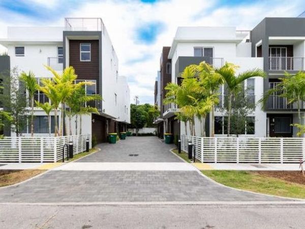 700 NE 14th Avenue, Unit 206, Fort Lauderdale, FL 33304