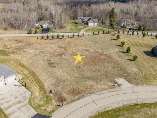 2835 STONE CREEK CIRCLE, Suamico, WI 54313