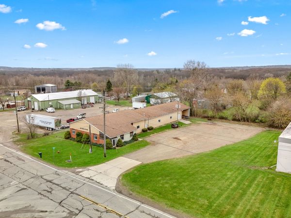 305 Arch Avenue, Hillsdale, MI 49242