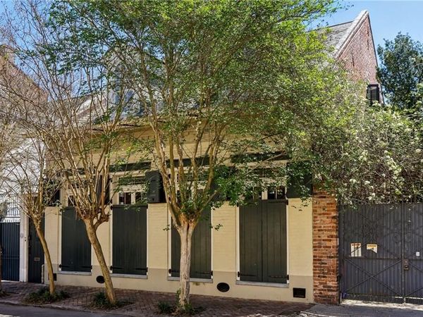 1114 BURGUNDY Street, New Orleans, LA 70116