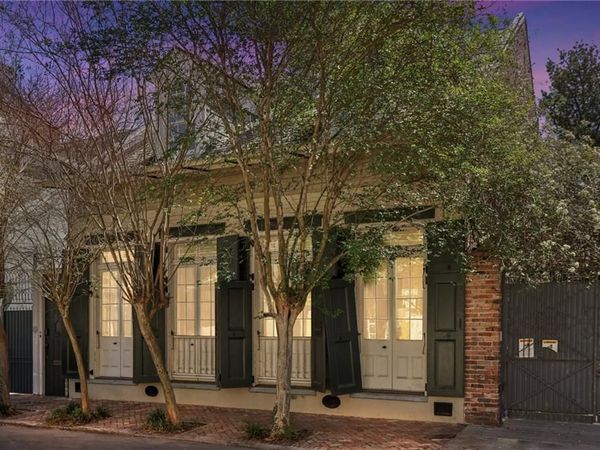 1114 BURGUNDY Street, New Orleans, LA 70116