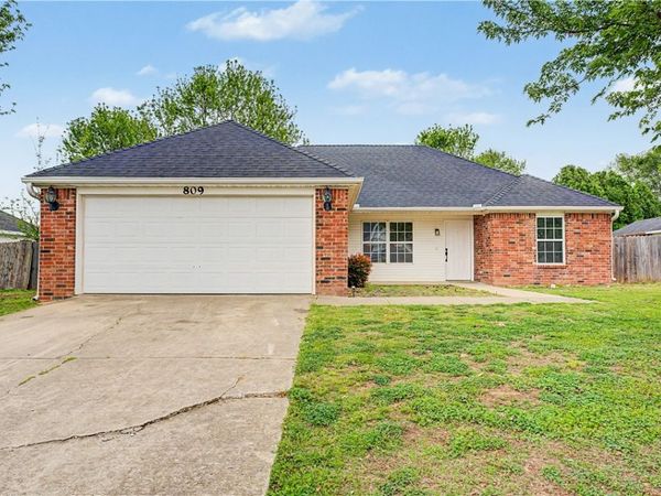 809 Emerald Street , Lowell, AR 72745