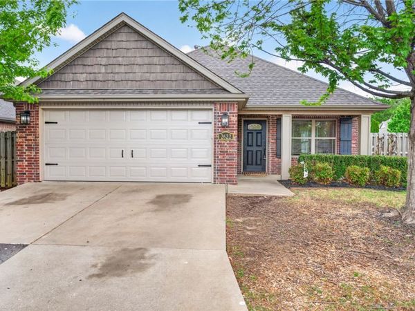 2622 N Sierra Avenue , Fayetteville, AR 72703