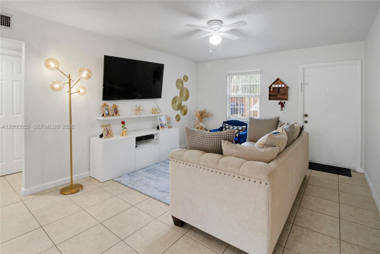 3011 NW 68th St, Unit 10F, Fort Lauderdale, FL 33309 Photo