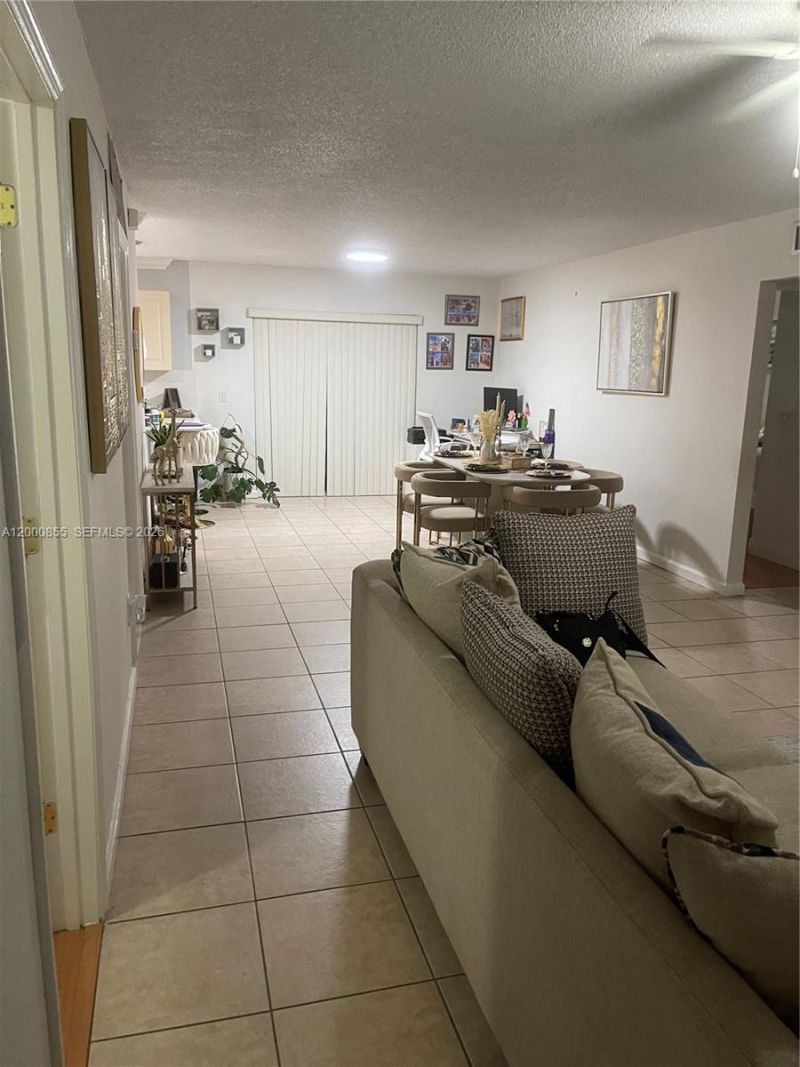 3011 NW 68th St, Unit 10F, Fort Lauderdale, FL 33309 Photo