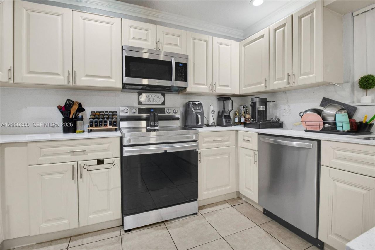 3011 NW 68th St, Unit 10F, Fort Lauderdale, FL 33309 Photo