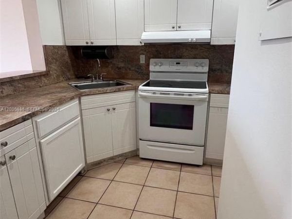 6070 W 18th Ave , Unit 323, Hialeah, FL 33012