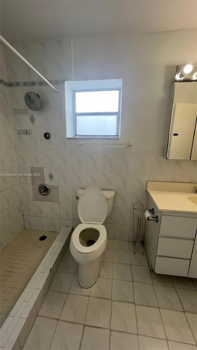 6070 W 18th Ave, Unit 323, Hialeah, FL 33012 Photo