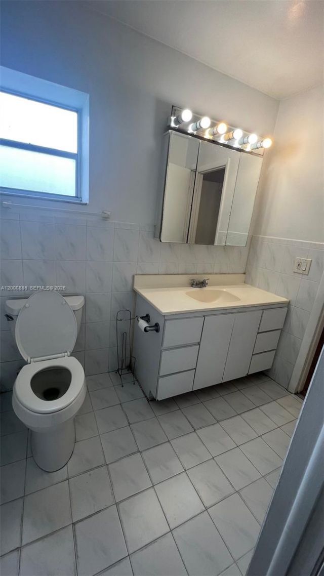 6070 W 18th Ave, Unit 323, Hialeah, FL 33012 Photo