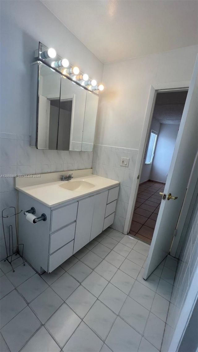 6070 W 18th Ave, Unit 323, Hialeah, FL 33012 Photo