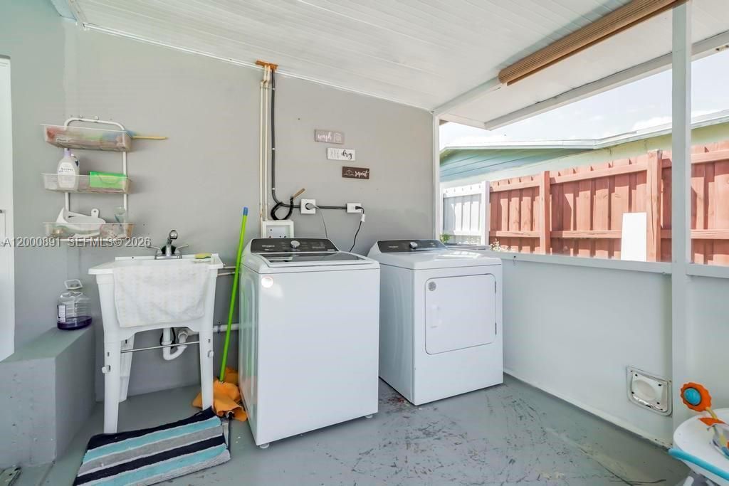 1301 N 74th Ter, Hollywood, FL 33024 Photo