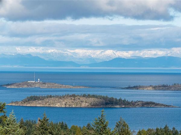 7297 Aulds Rd, Lantzville, BC V0R 2H0