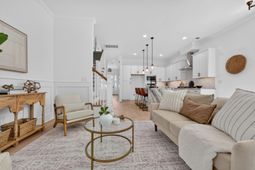 1057 Glenshaw Street photo 4