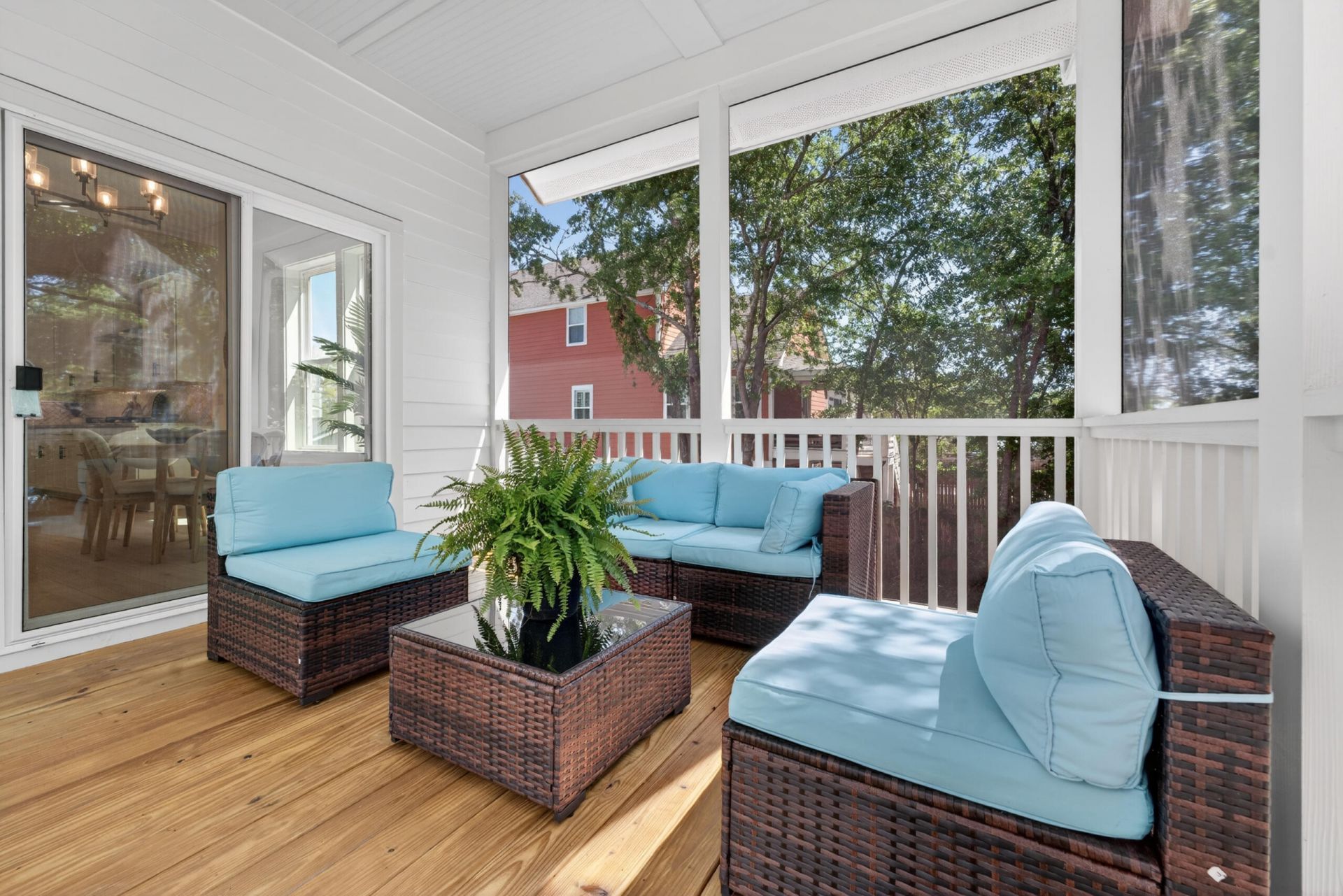 1057 Glenshaw Street Photo 4