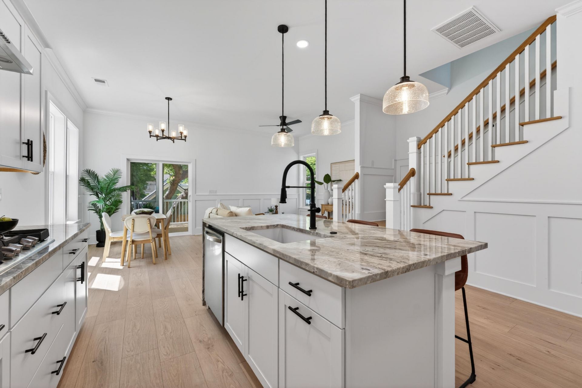 1057 Glenshaw Street Photo 8