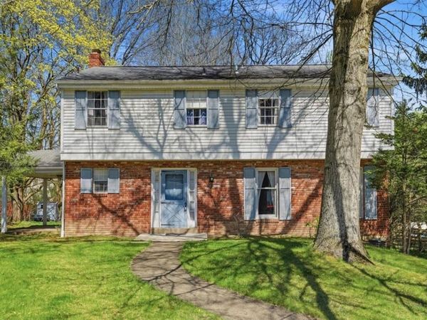 108 Oxbridge Dr, Pittsburgh, PA 15237