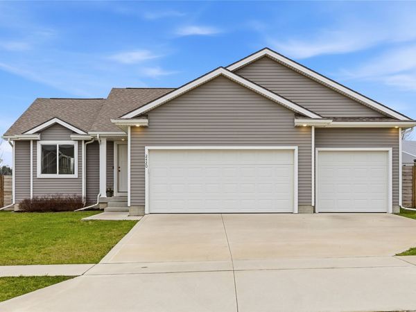 2420 Sunview Drive, Granger, IA 50109