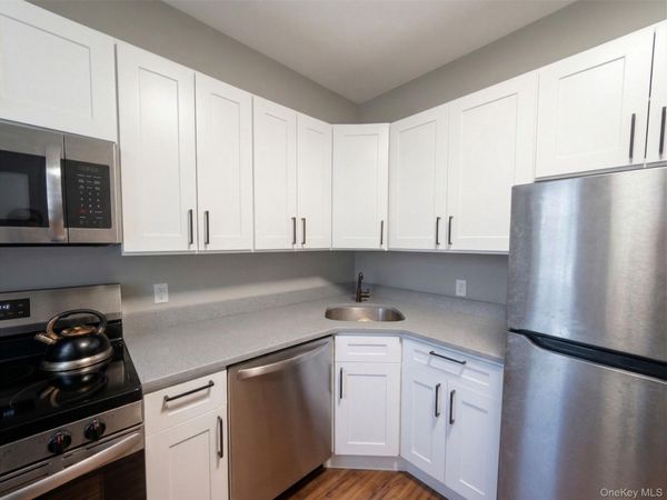 52 Maple Place , Amityville, NY 11701