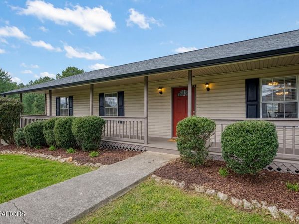 1532 N Courtney Oak Lane, Knoxville, TN 37938