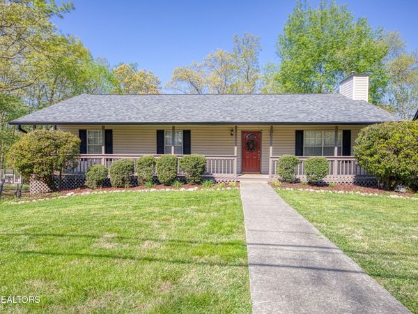 1532 N Courtney Oak Lane, Knoxville, TN 37938