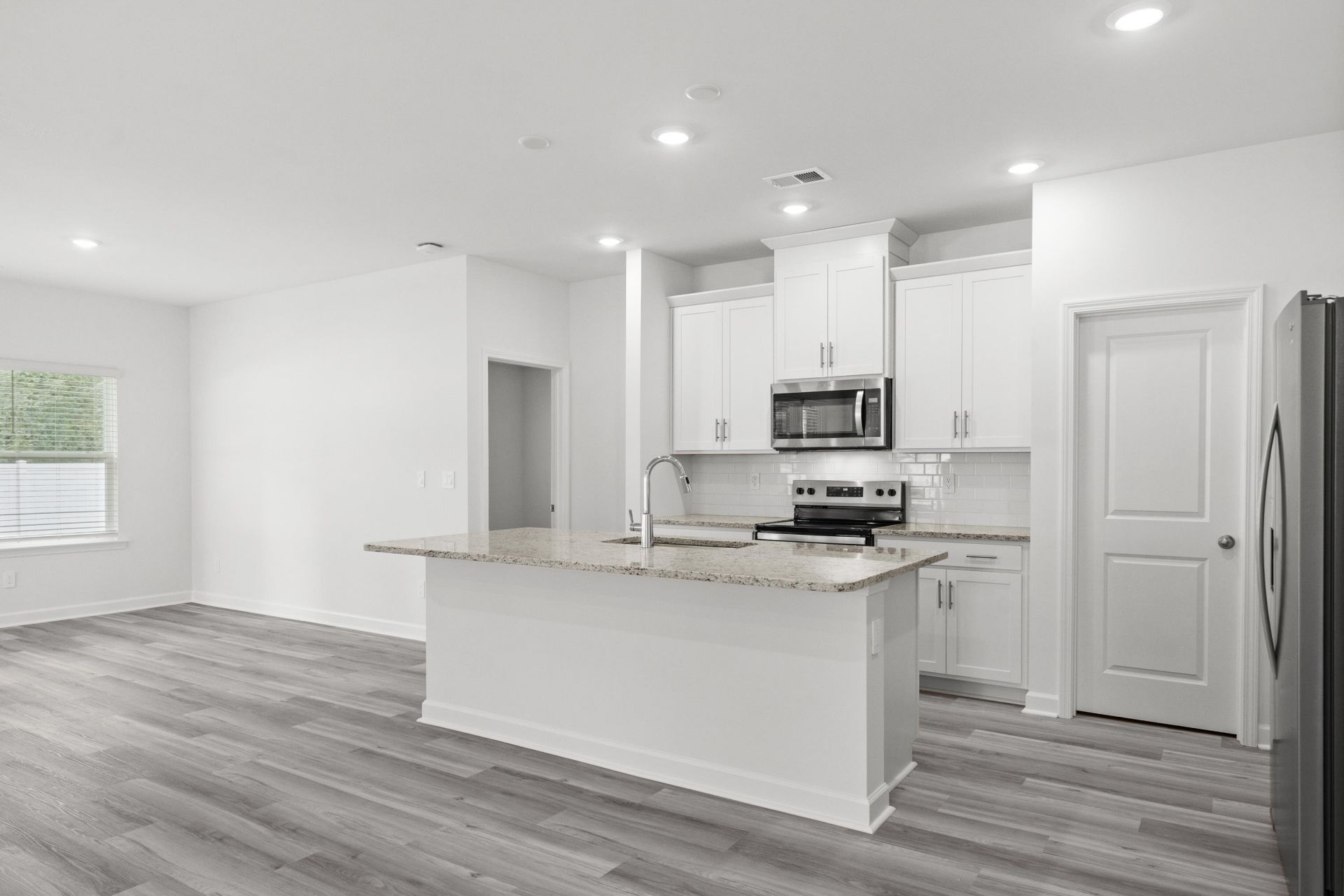 313 Jessamine St. Photo 9