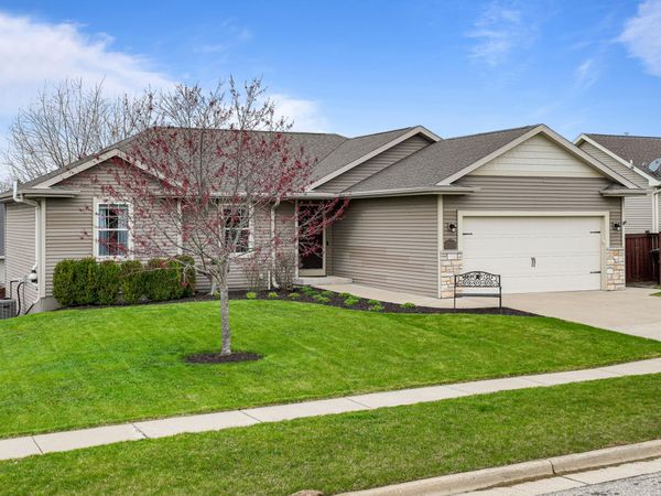 724 Joshua Ln, Lake Geneva, WI 53147