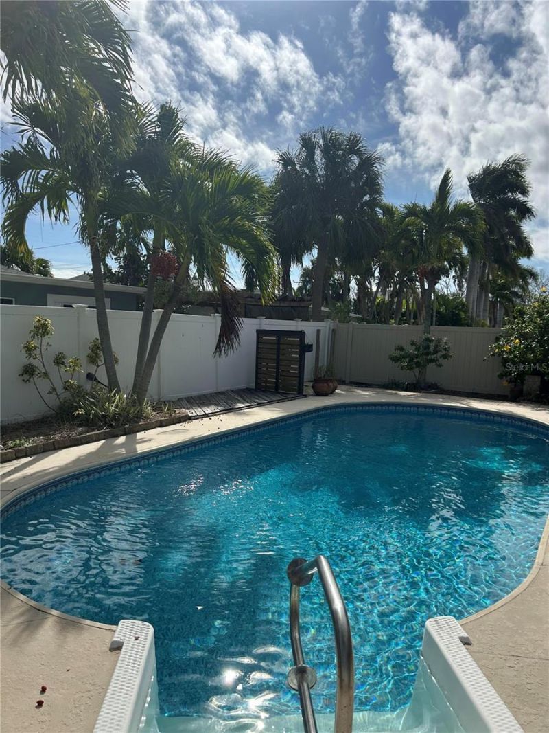 717 Sunset Cove, Madeira Beach, FL 33708 Photo