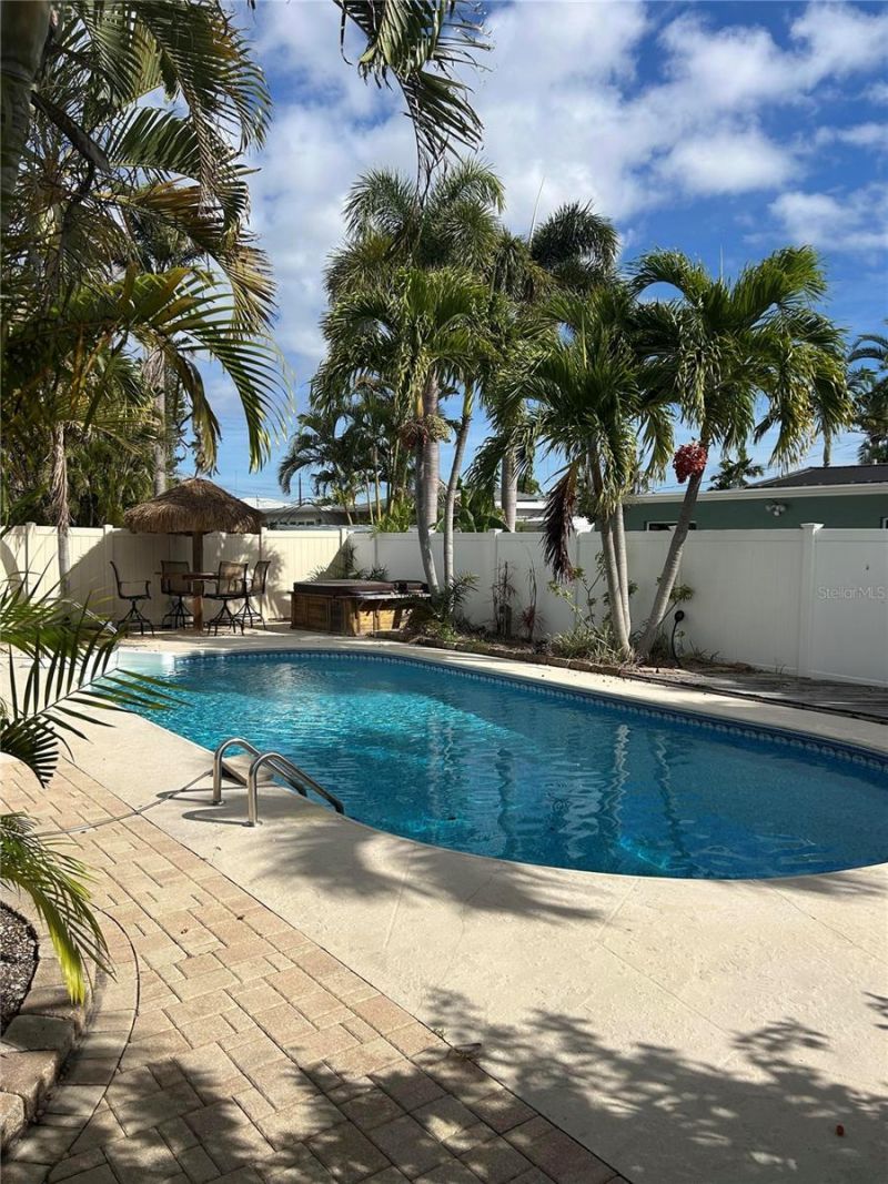 717 Sunset Cove, Madeira Beach, FL 33708 Photo