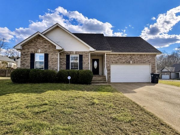 729 Arrowfield Dr, Clarksville, TN 37042