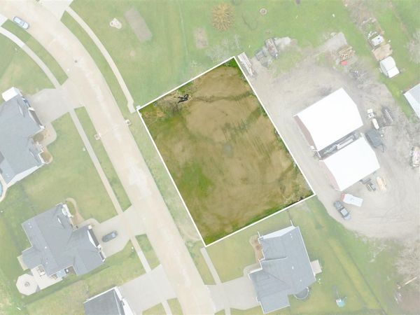 708 Pointer Circle, Center Point, IA 52213