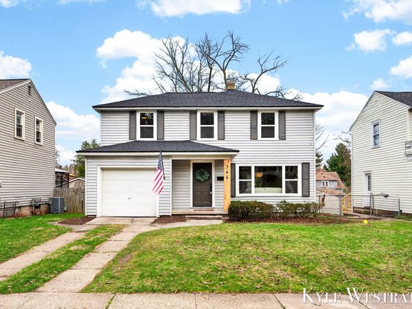 744 Grand Avenue NE, Grand Rapids, MI 49503