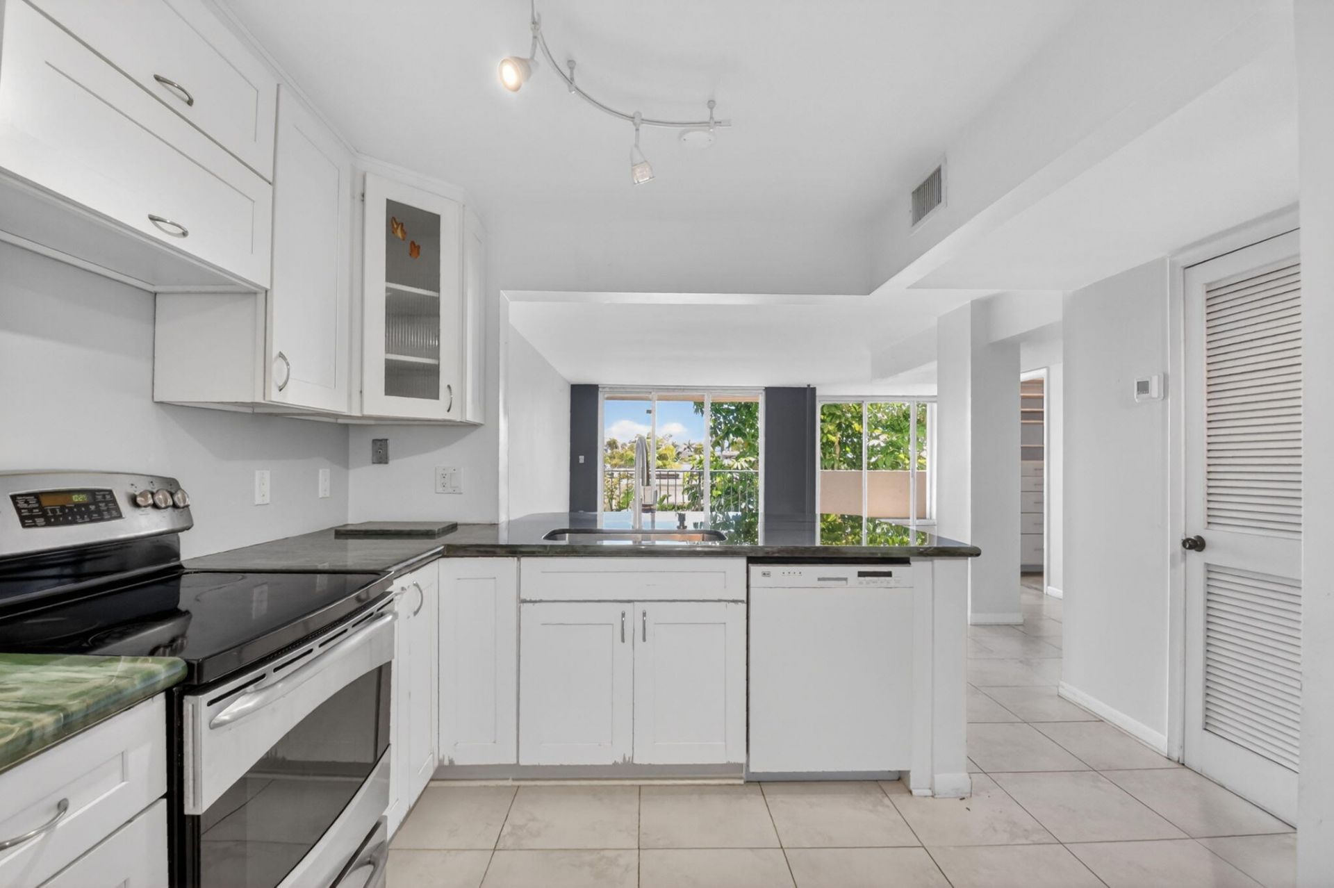 3581 S Ocean Boulevard, Unit 3c, South Palm Beach, FL 33480 Photo